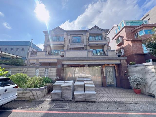 林口交流道大電梯別墅